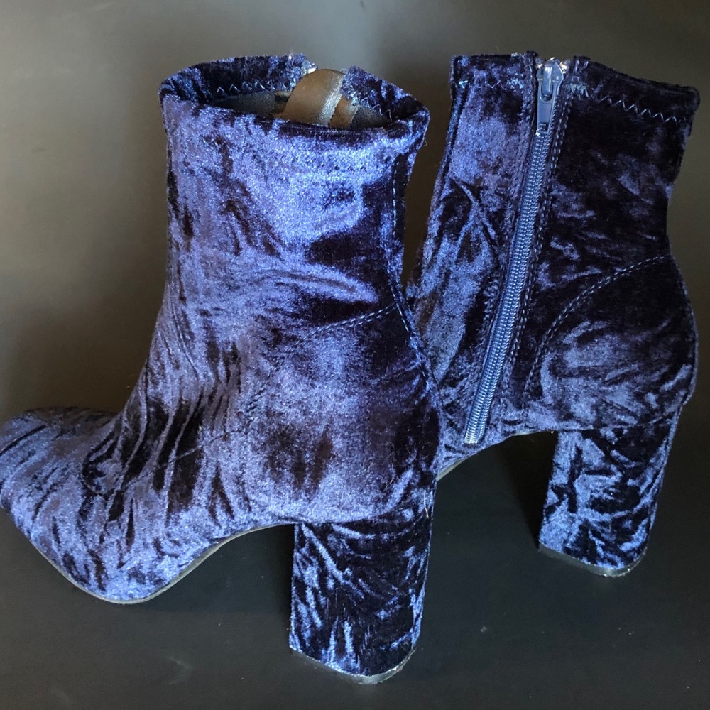 Blue Velvet ankle Boot. Women’s size 7 1/2.